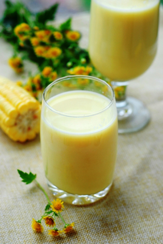 Dùng lò vi sóng làm hai món ngô ngon bổ