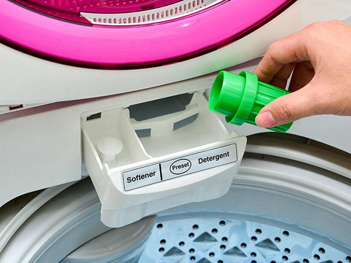 Hư hỏng máy giặt vì dùng nước xả sai cách