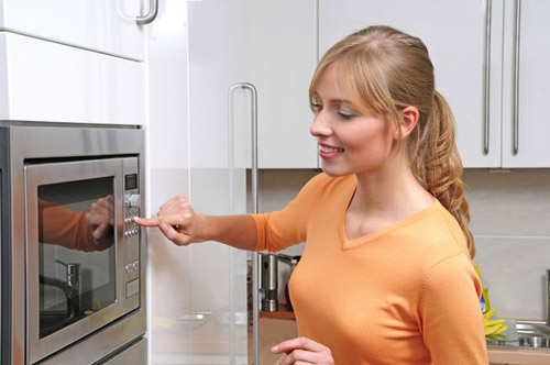 Sử dụng lò vi sóng thế nào là an toàn sức khỏe