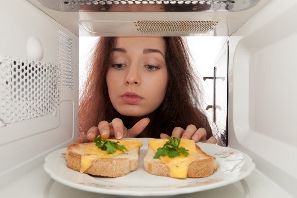 Nghệ thuật hâm nóng thức ăn bằng lò vi sóng