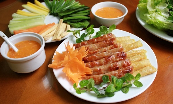 Dùng lò vi sóng làm món nem nướng nha trang đơn giản
