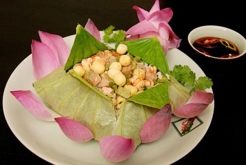 Dùng lò vi sóng chế biến cơm hấp lá sen cực ngon