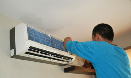Nguyên nhân và cách khắc phục máy lạnh chảy nước