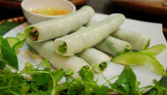 Bánh phở cuốn tôm thịt bằng lò vi sóng