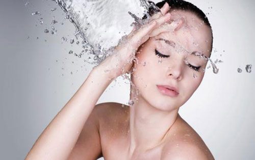 Xuýt chết vì tắm nước lạnh giữa trưa nóng