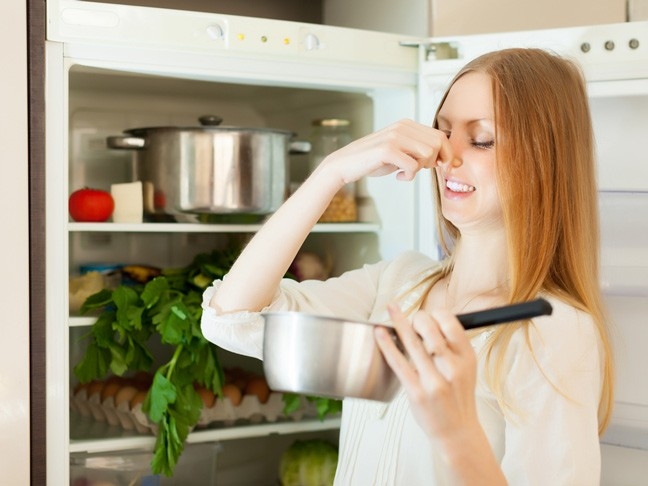 Hướng dẫn vệ sinh tủ lạnh sau những ngày tết